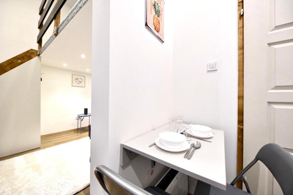 Apartment Cute Gallery Close To The Basilica, Queen *